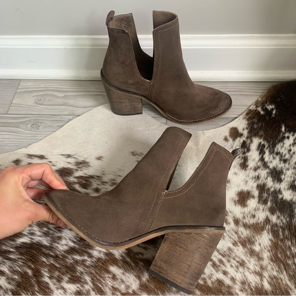 Steve Madden Shoes - • [Steve Madden] Suede Booties •